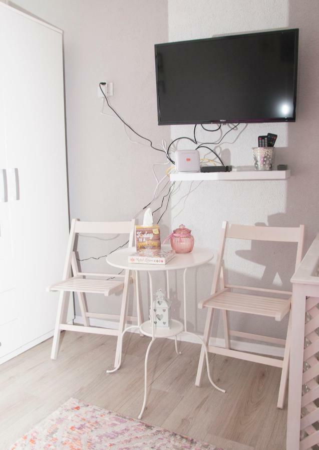 Bistrik Rose Apartment SJJ Exteriér fotografie
