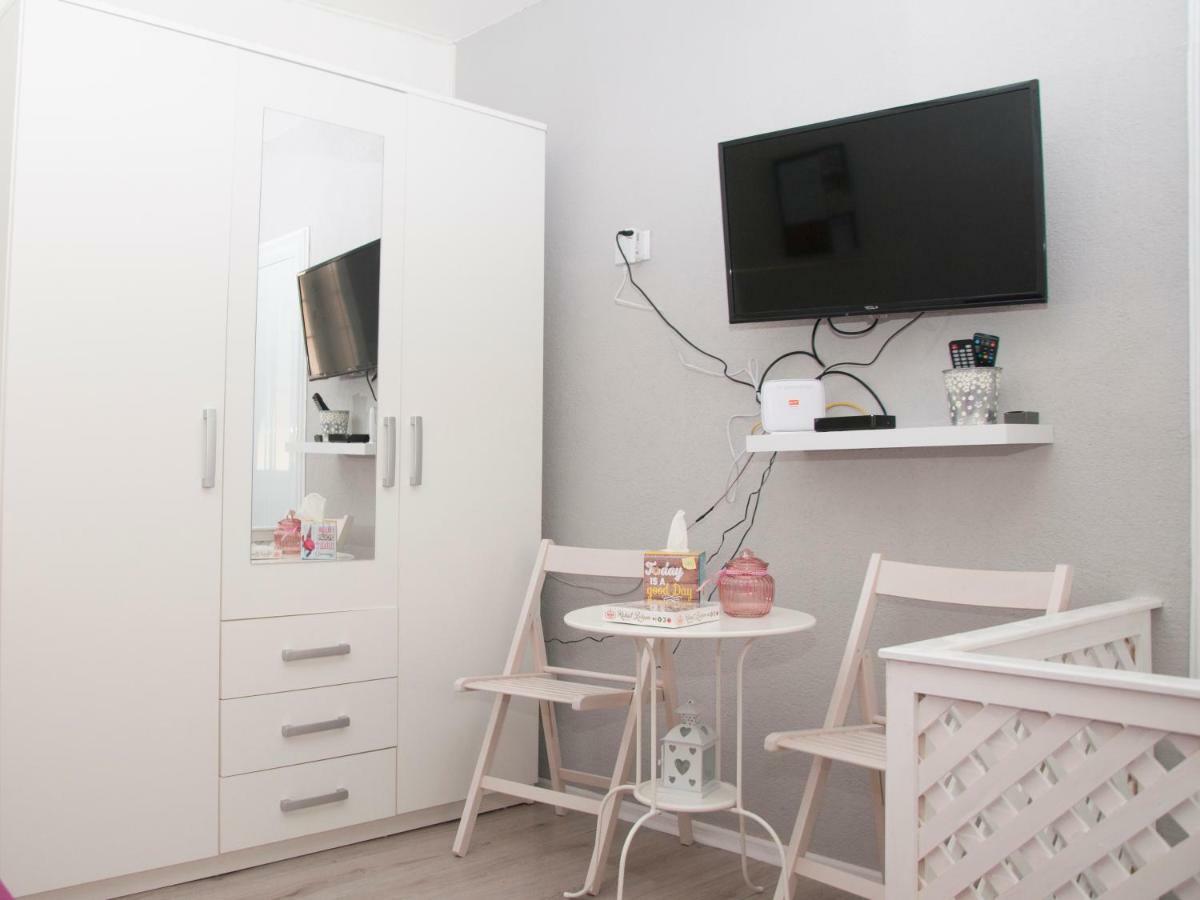 Bistrik Rose Apartment SJJ Exteriér fotografie