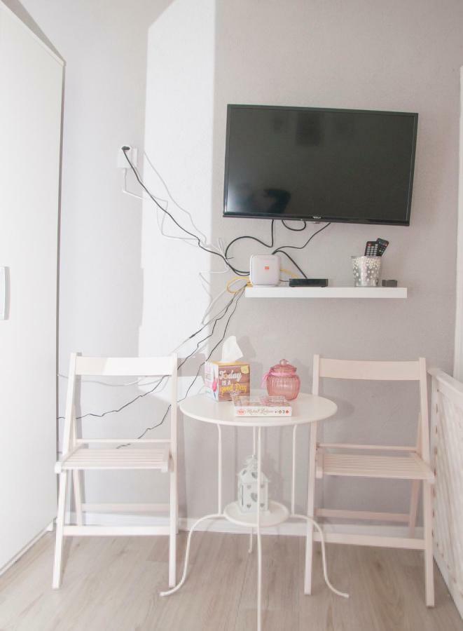Bistrik Rose Apartment SJJ Exteriér fotografie